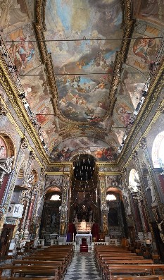 Navata e volta affrescata della Chiesa di Santa Maria Assunta in Palmaro (Genova)