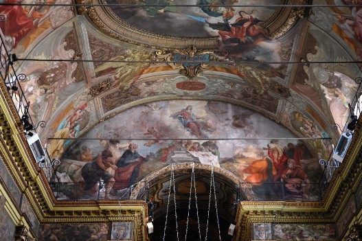 Arco affrescato sopra l'abside della Chiesa di Santa Maria Assunta in Palmaro (Genova)