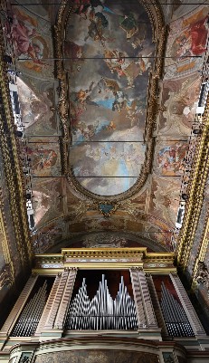 Organo e volta affrescata della Chiesa di Santa Maria Assunta in Palmaro (Genova)