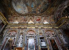 Parete sinistra e volta affrescata della Chiesa di Santa Maria Assunta in Palmaro (Genova)