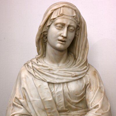 Madonna Addolorata, busto esposto nel corridoio di accesso alla Cappella interna all'Ospedale