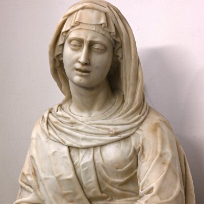 Madonna Addolorata, busto esposto nel corridoio di accesso alla Cappella interna all'Ospedale