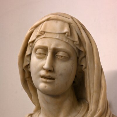 Particolare del volto della Madonna Addolorata, esposta nel corridoio di accesso alla Cappella interna all'Ospedale