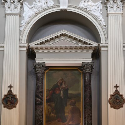 Altare della Madonna della Guardia sormontata dalle Sibille Persica e Delfica