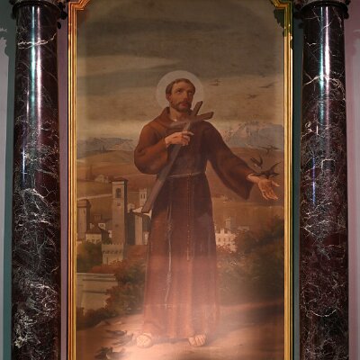 San Francesco d'Assisi e la statuetta di San Francesco da Paola