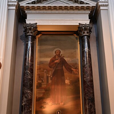 Altare di San Francesco d'Assisi e il ritratto di San Pio da Pietralcina