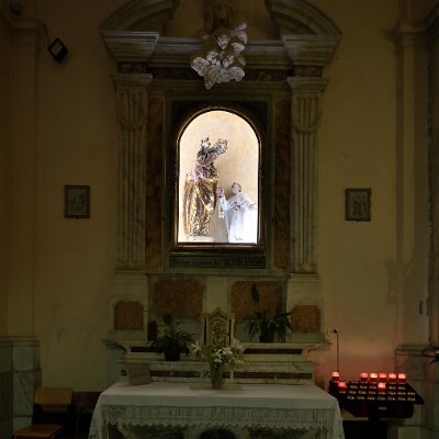 Giovanni Andrea Doria e Zenobia Doria affidarono la chiesa a San Giovanni Matha, fondatore dell'Ordine dei Trinitari