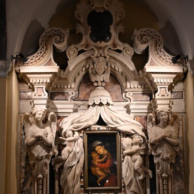 Madonna del Soccorso nella sua cornice marmorea