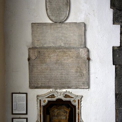 Lapidi antiche tra cui la fondativa del Capitolo nel 1311