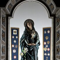 Madonna Addolorata contornata di ex-voto