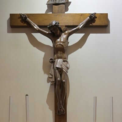 DSC_5967 Crocifisso presso l'ingresso