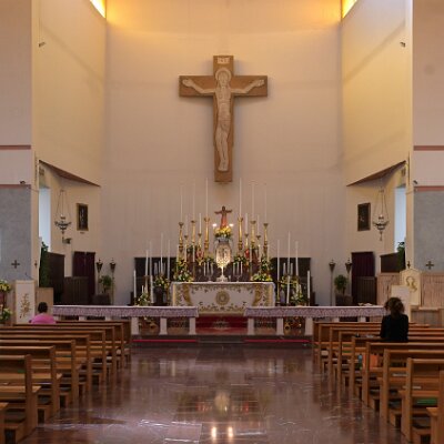 DSC_5960 Navata unica con i due altari in testata ai lati del Presbiterio